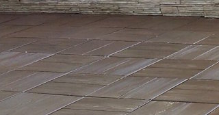 Бетонная брусчатка двора в Похвистневе в октябре