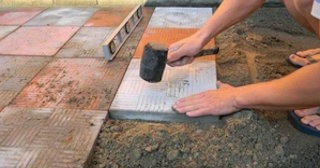 Укладка тротуарной плитки на основание в Похвистневе в октябре
