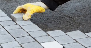 Укладка брусчатки в Похвистневе - цена от 820 руб. за м2 | ТротуарнаяПлитка